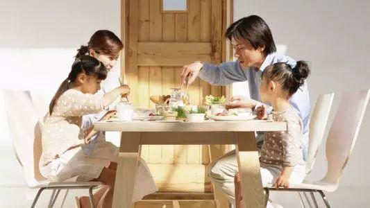 饭桌上的教养，决定孩子将来的生活