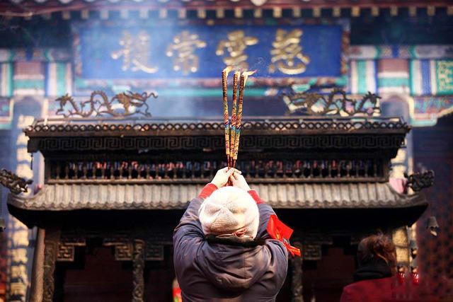 中佛协发文要求 文明敬香合理放生 建设生态寺院
