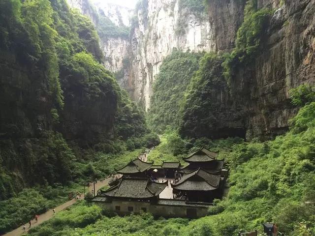 山中何须访隐者，自有真境自逍遥