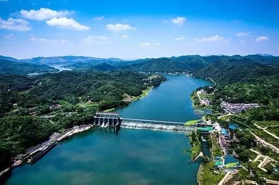 特色小镇：规划、设计、战略布局与落地